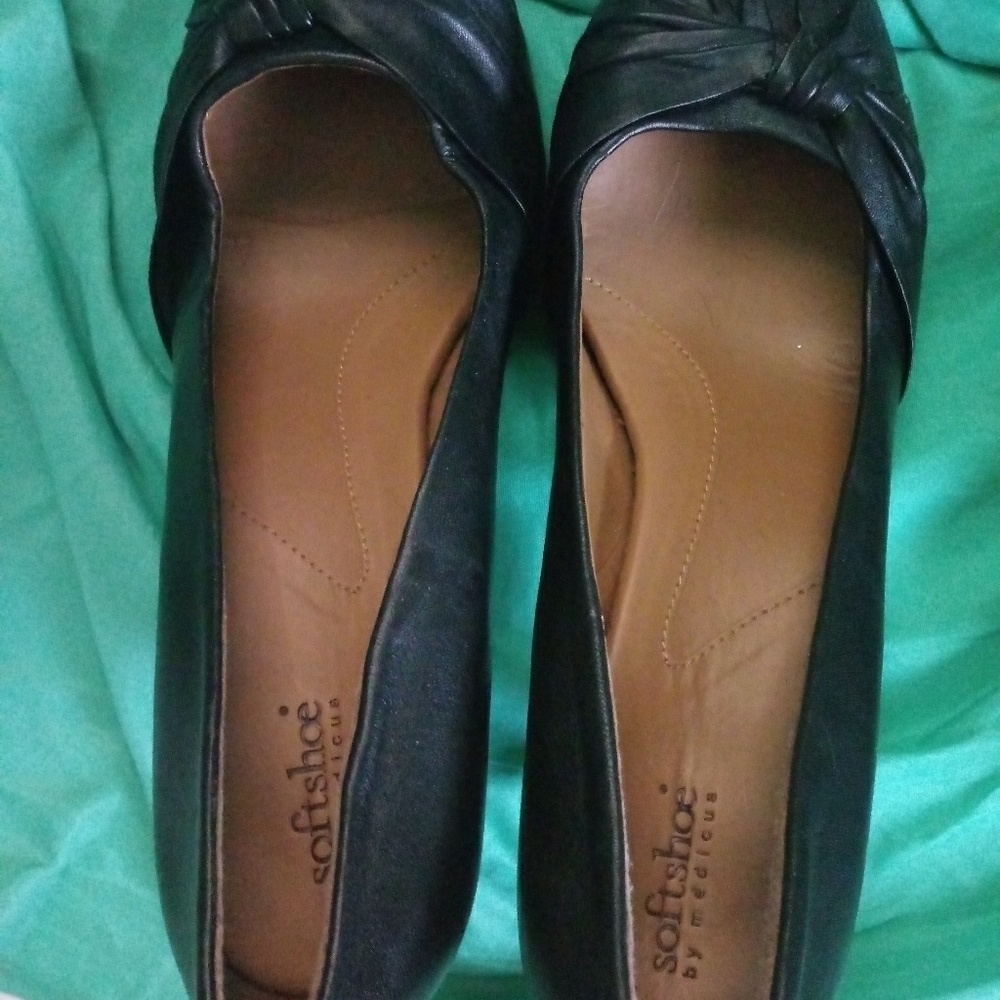 Softside black heels